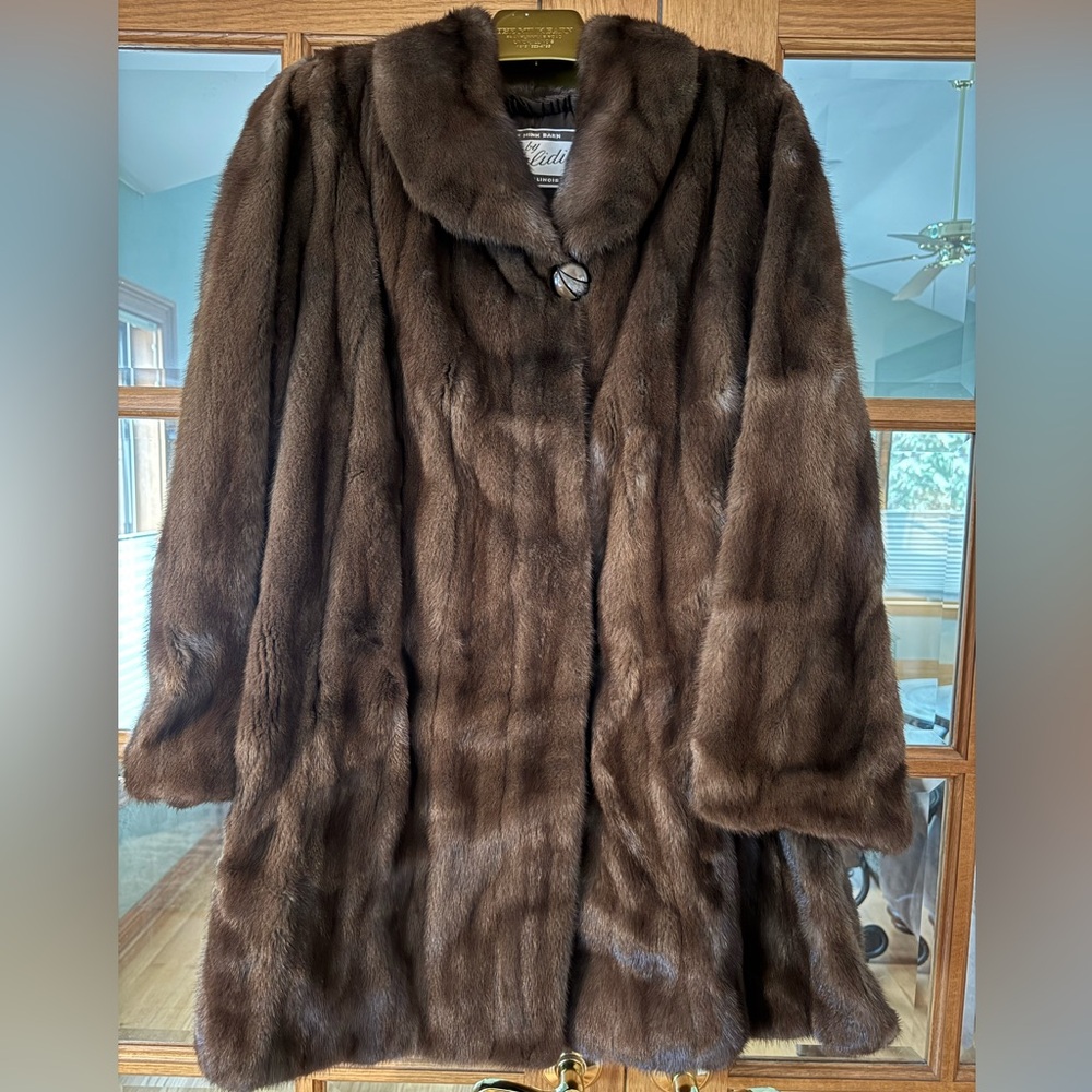 Vintage Real 100% Mink Ladies Fur Coat in Chocolate Brown